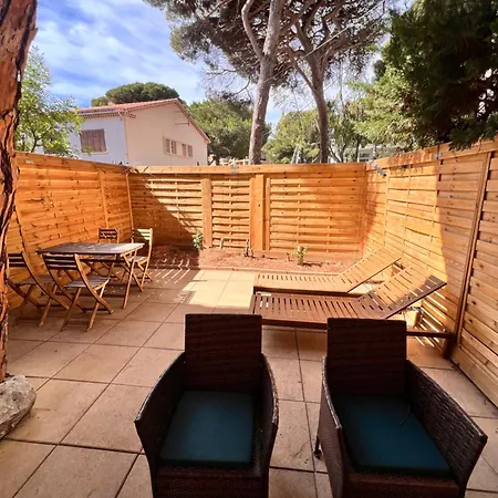 En Rez De Jardin Dans Hyeres